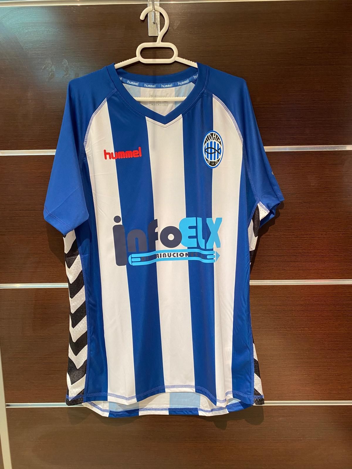 Camiseta con logo de patrocinador a todo color